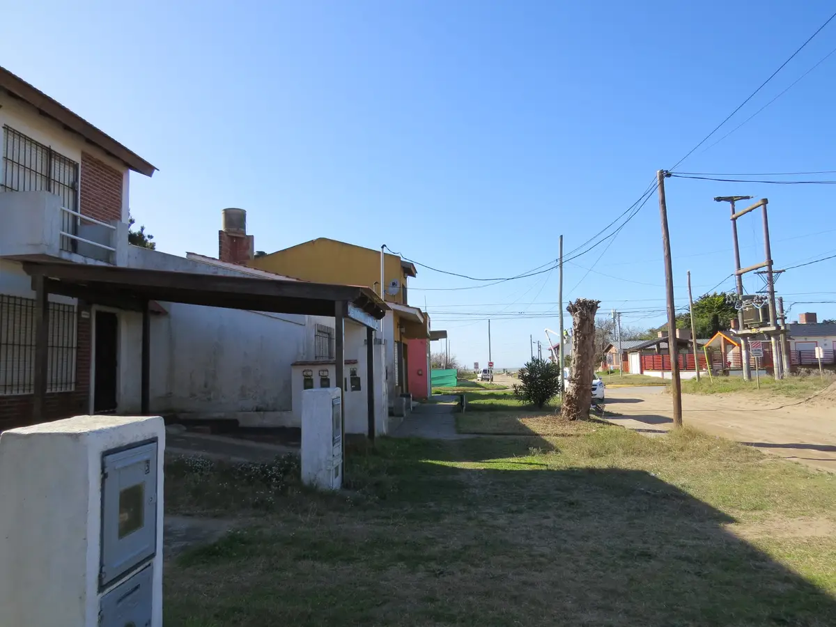 Dúplex con Balcones y Patio Privado – Calle 14 N°155, Las Toninas - Imagen 5