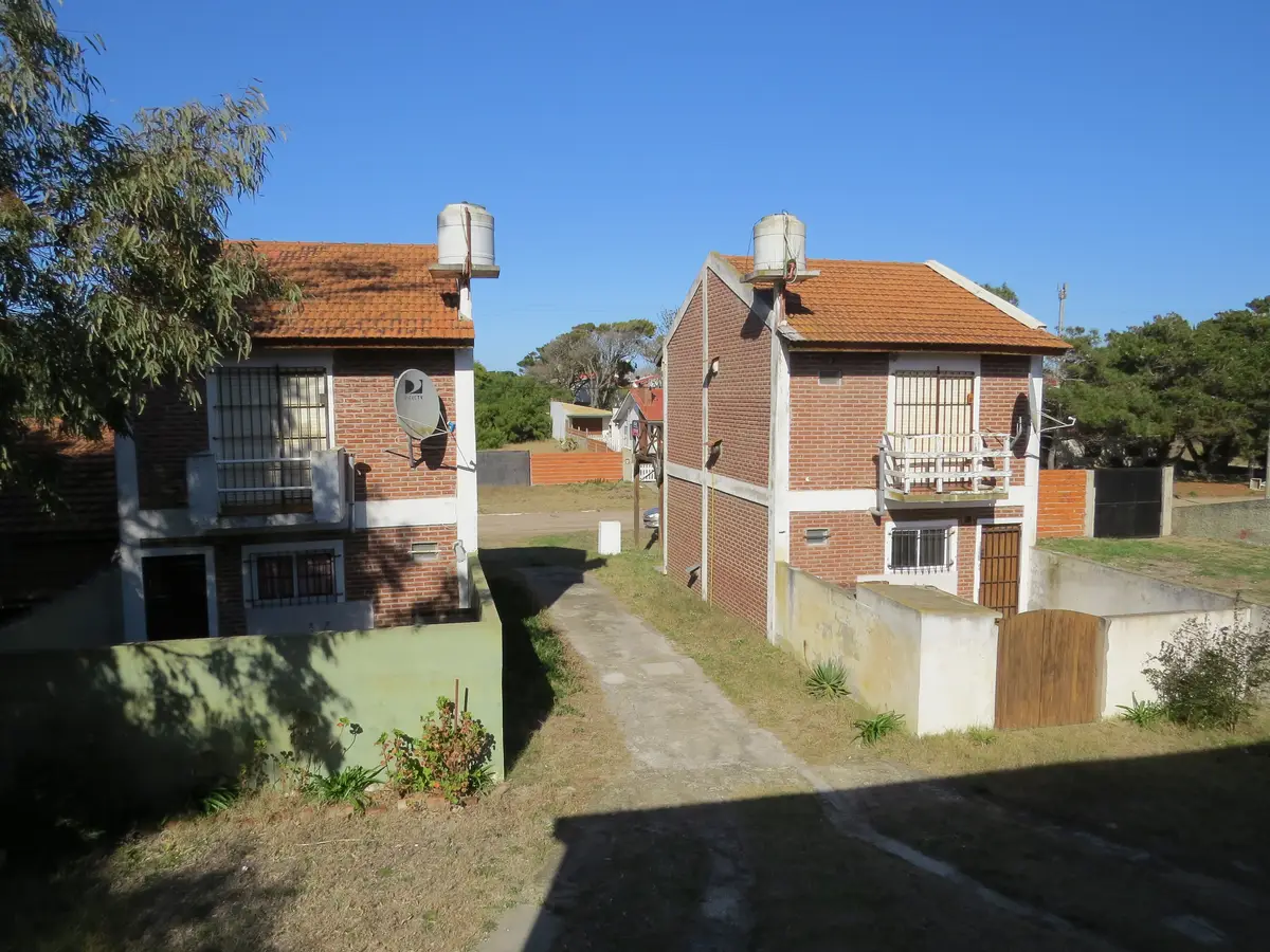 Dúplex con Balcones y Patio Privado – Calle 14 N°155, Las Toninas - Imagen 5