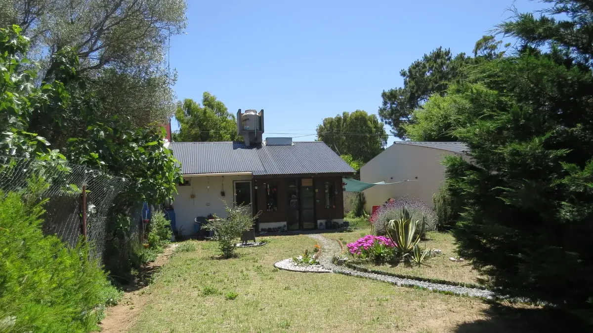 Casa con amplio parque – Calle 42 N°956, Las Toninas. - Imagen 12