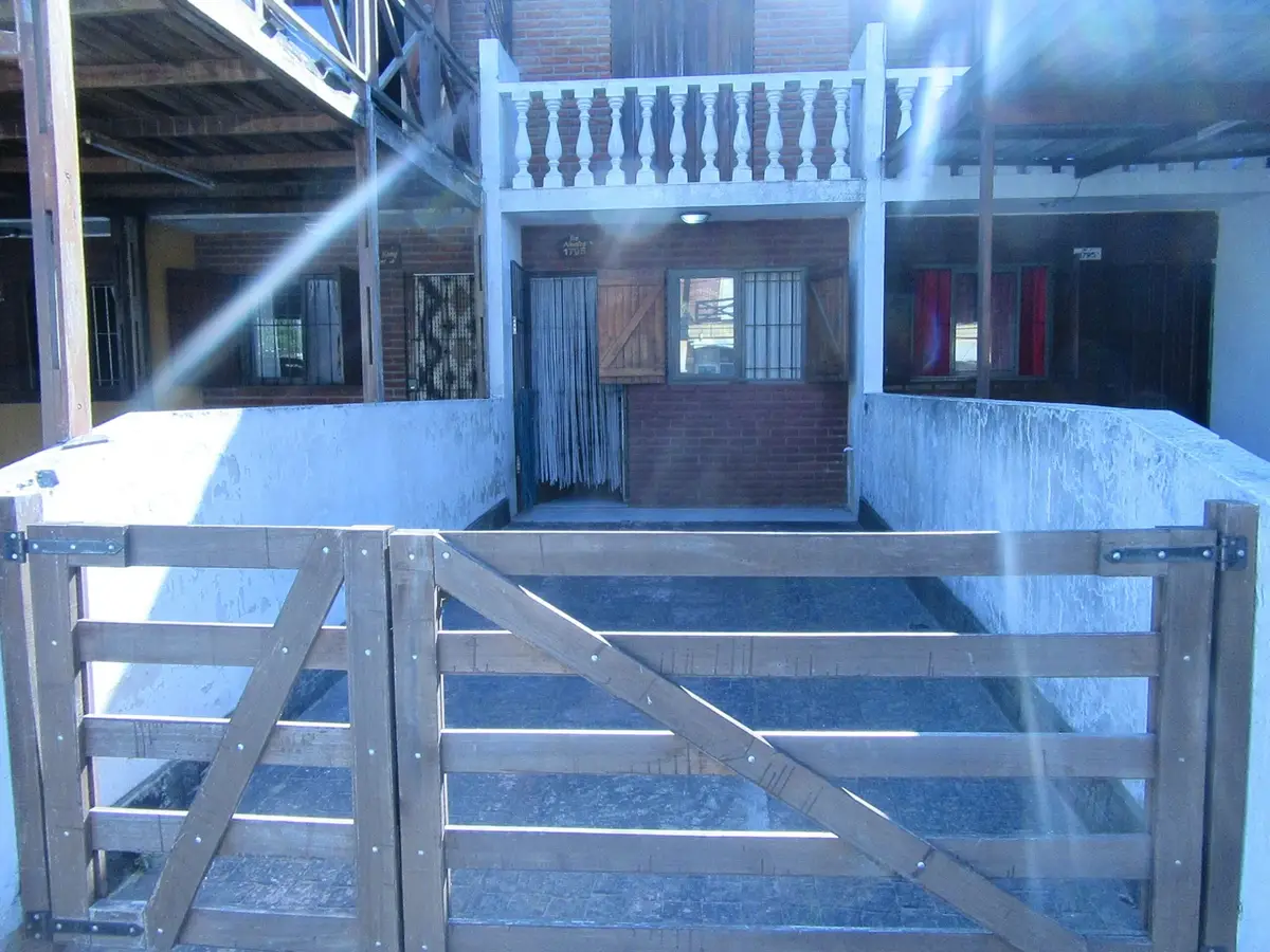 Dúplex sobre avenida comercial – Zona Centro, Las Toninas