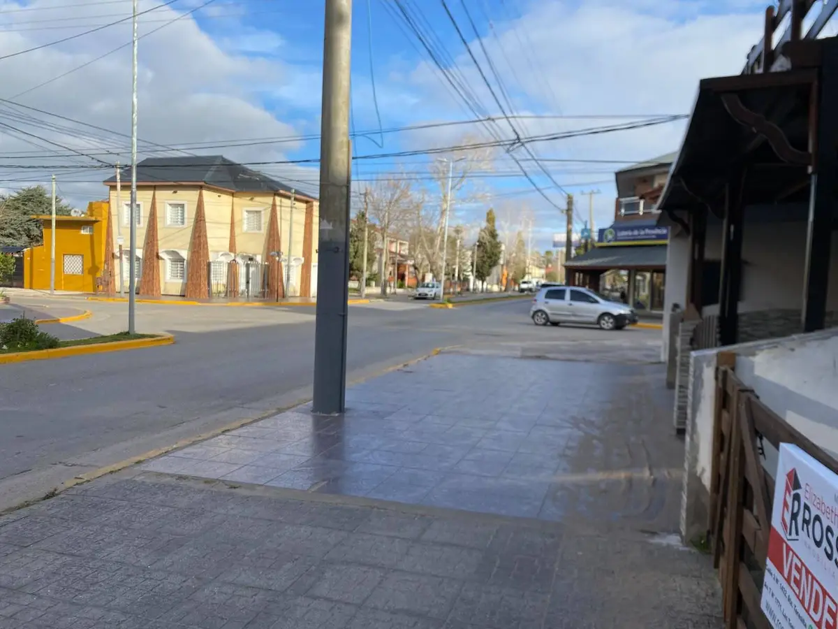 Dúplex sobre avenida comercial – Zona Centro, Las Toninas - Imagen 3