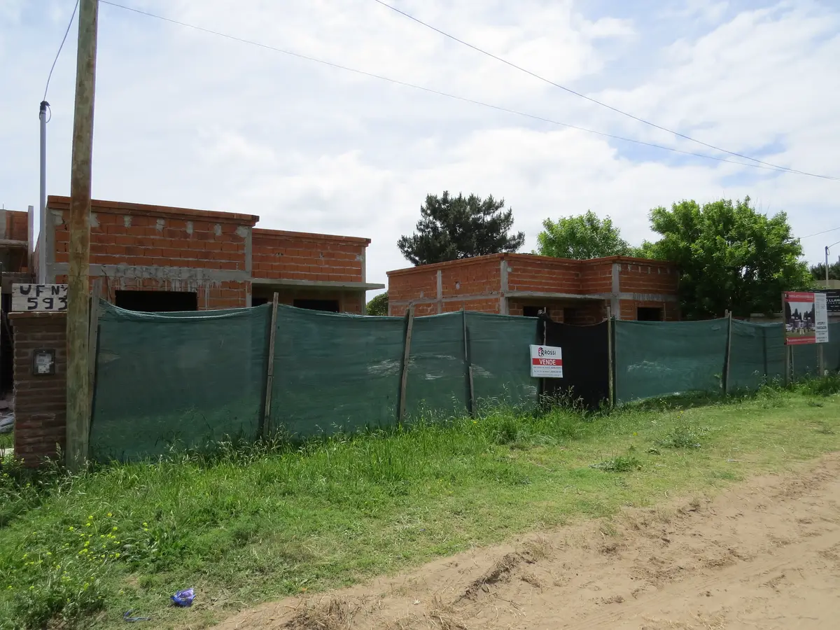 Complejo de 6 departamentos de 3 ambientes – Calle 24 N° 561 e/ 7 y 9 , Las Toninas - Imagen 2