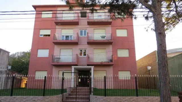 Monoambiente sobre centro peatonal y a una cuadra del mar – Peatonal, Las Toninas