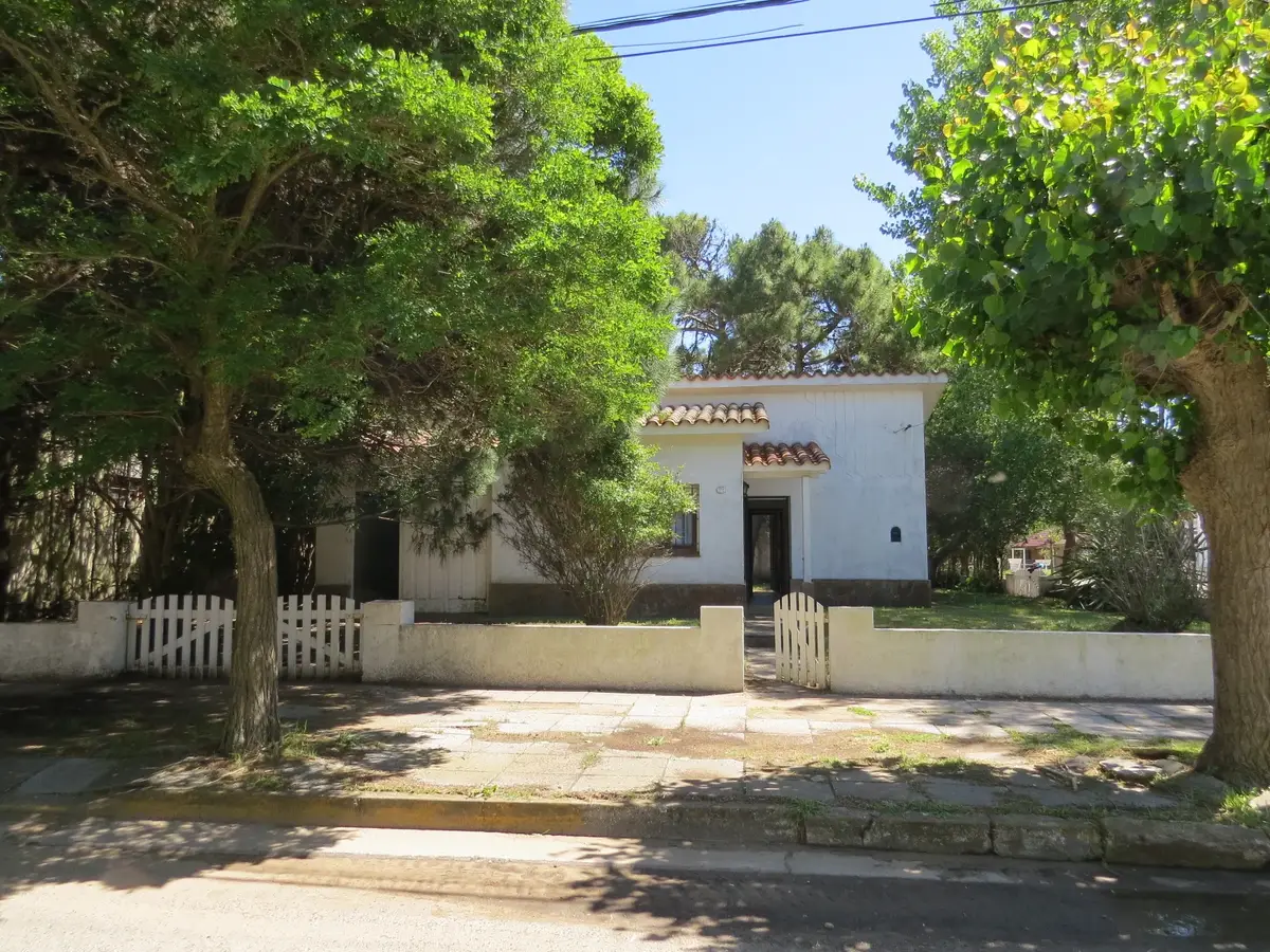 ¡CASA CON QUINCHO Y DEPARTAMENTO! –CALLE 3 N° 1789 , Las Toninas