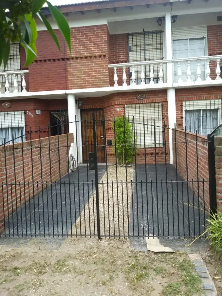 Hermosa Casa a 1 Cuadra de la Peatonal y 2 del Mar – Calle 42 N° 293, Las Toninas