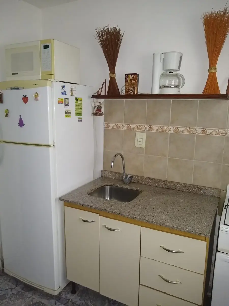 Hermosa Casa a 1 Cuadra de la Peatonal y 2 del Mar – Calle 42 N° 293, Las Toninas - Imagen 3