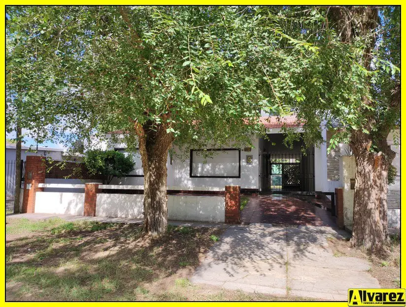Amplio Chalet con Parque – Calle 13 N° 1779, Las Toninas - Imagen 6