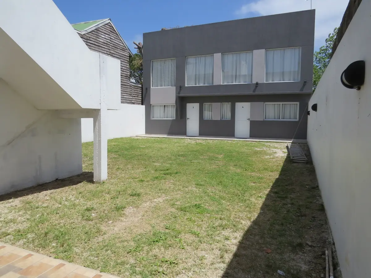🏡 Departamento con patio – Av. 7 N°2079, Las Toninas