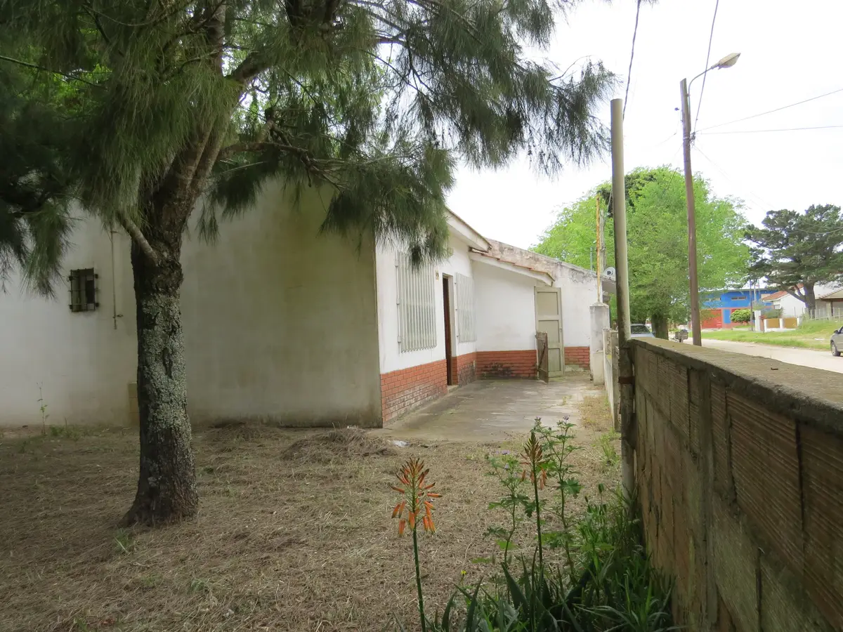 ¡Amplia casa con doble patio y excelente ubicación! – Calle 10 N°395, esquina 7, Las Toninas - Imagen 7