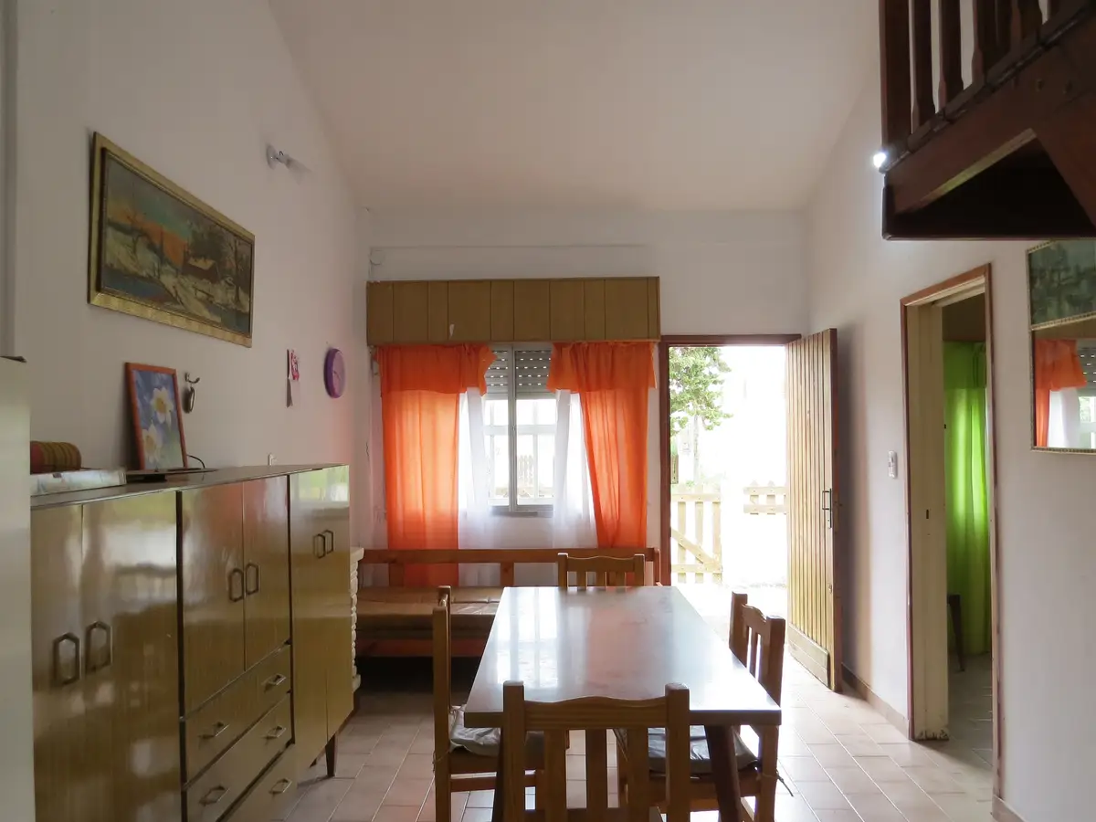 ¡Amplia casa con doble patio y excelente ubicación! – Calle 10 N°395, esquina 7, Las Toninas - Imagen 1