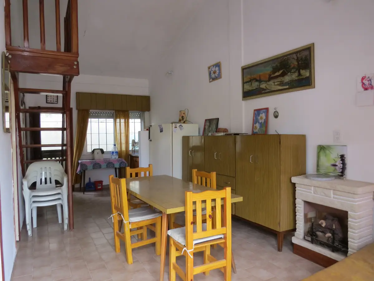 ¡Amplia casa con doble patio y excelente ubicación! – Calle 10 N°395, esquina 7, Las Toninas - Imagen 2