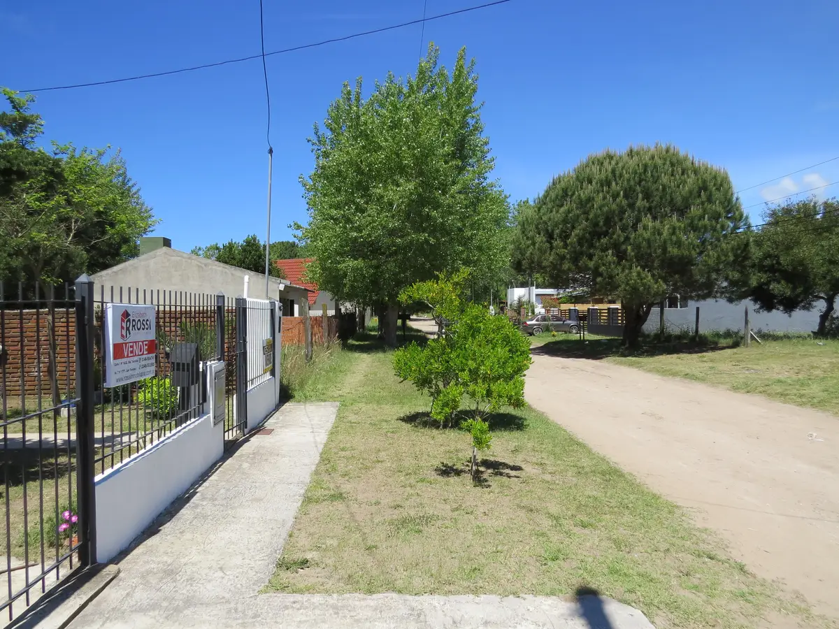 Casa con quincho, patio y garaje cerrado – Calle 11 N°2228, Las Toninas - Imagen 3