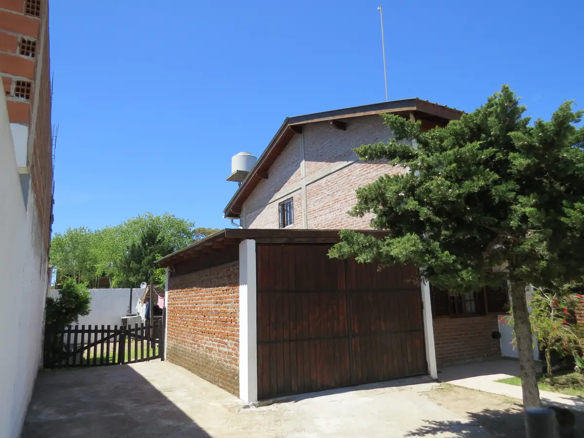 Casa con quincho, patio y garaje cerrado – Calle 11 N°2228, Las Toninas - Imagen 6