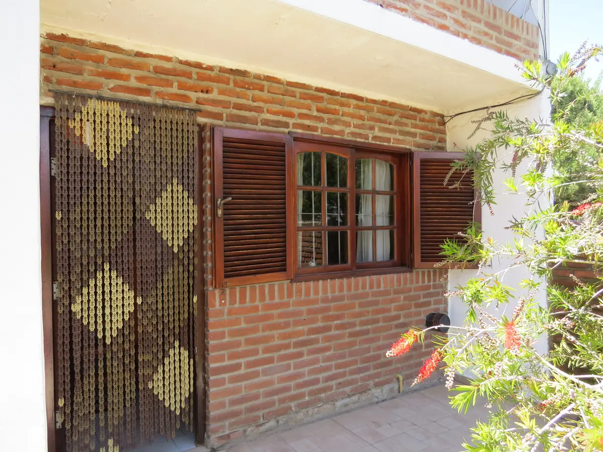 Casa con quincho, patio y garaje cerrado – Calle 11 N°2228, Las Toninas - Imagen 8
