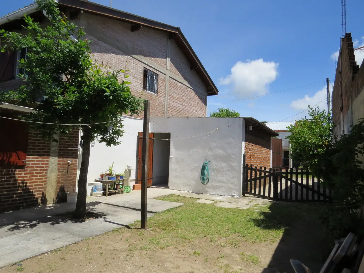 Casa con quincho, patio y garaje cerrado – Calle 11 N°2228, Las Toninas - Imagen 20