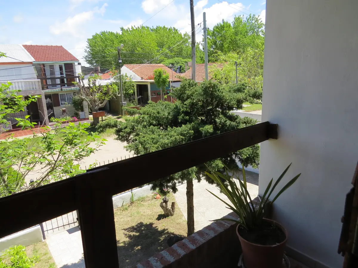 Casa con quincho, patio y garaje cerrado – Calle 11 N°2228, Las Toninas - Imagen 1