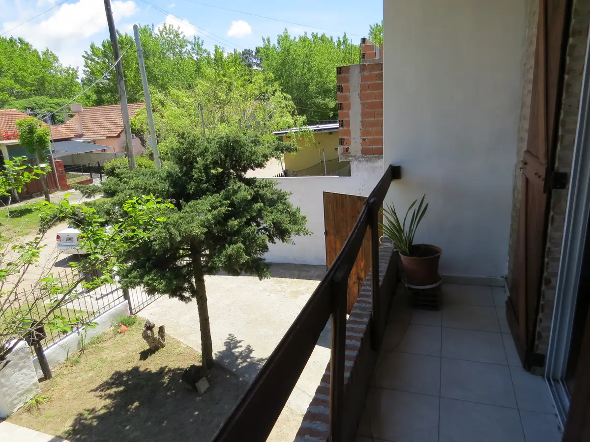 Casa con quincho, patio y garaje cerrado – Calle 11 N°2228, Las Toninas - Imagen 2