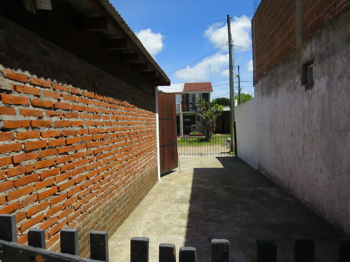 Casa con quincho, patio y garaje cerrado – Calle 11 N°2228, Las Toninas - Imagen 7