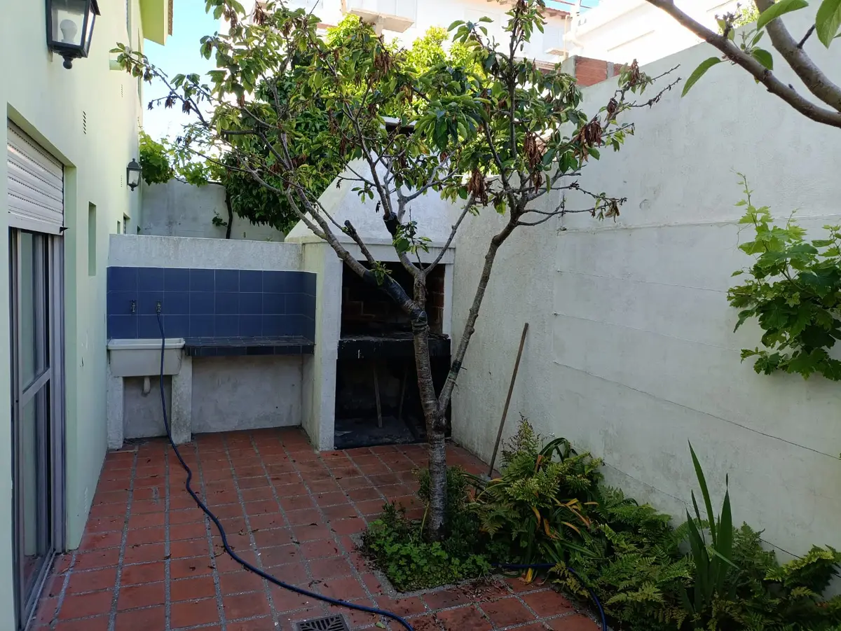 Departamento con patio, parrilla y garaje - Costanera N°1867 - Imagen 10