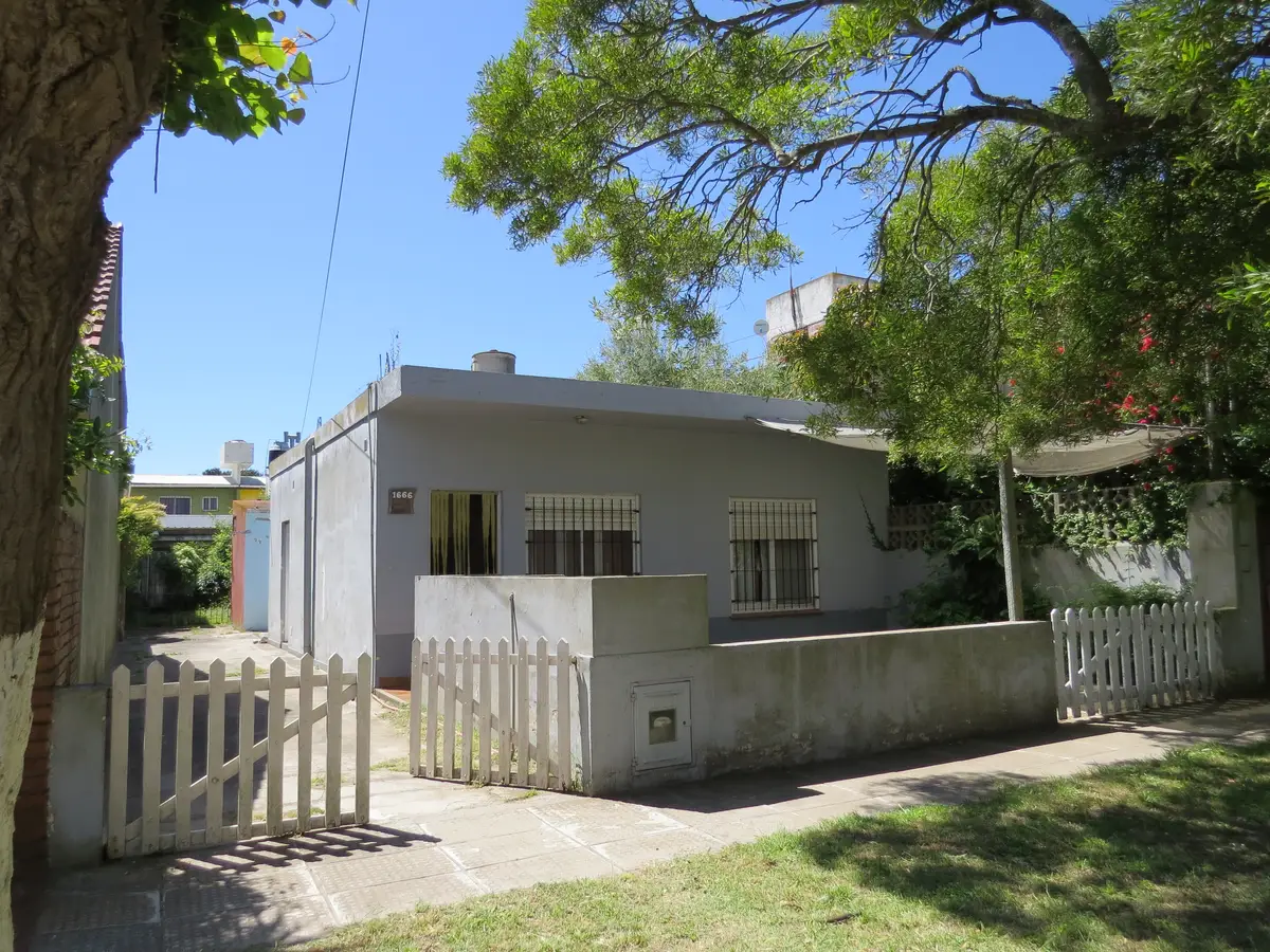 Casa con patio y parrilla – Calle 5 N°1666, Las Toninas