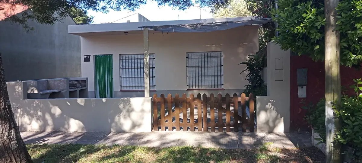 Casa con patio y parrilla