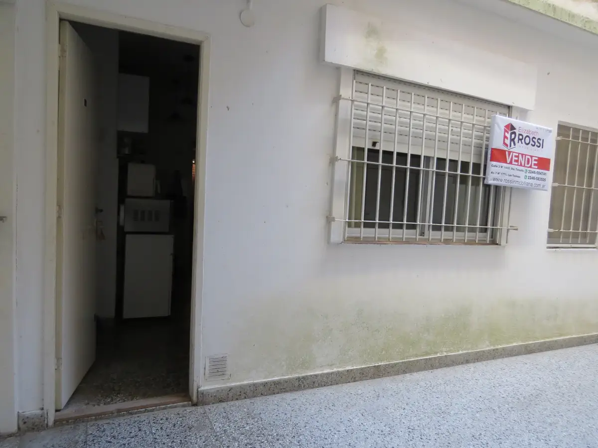Departamento sobre Peatonal – Calle 36 y 1, Primer Piso - Imagen 1