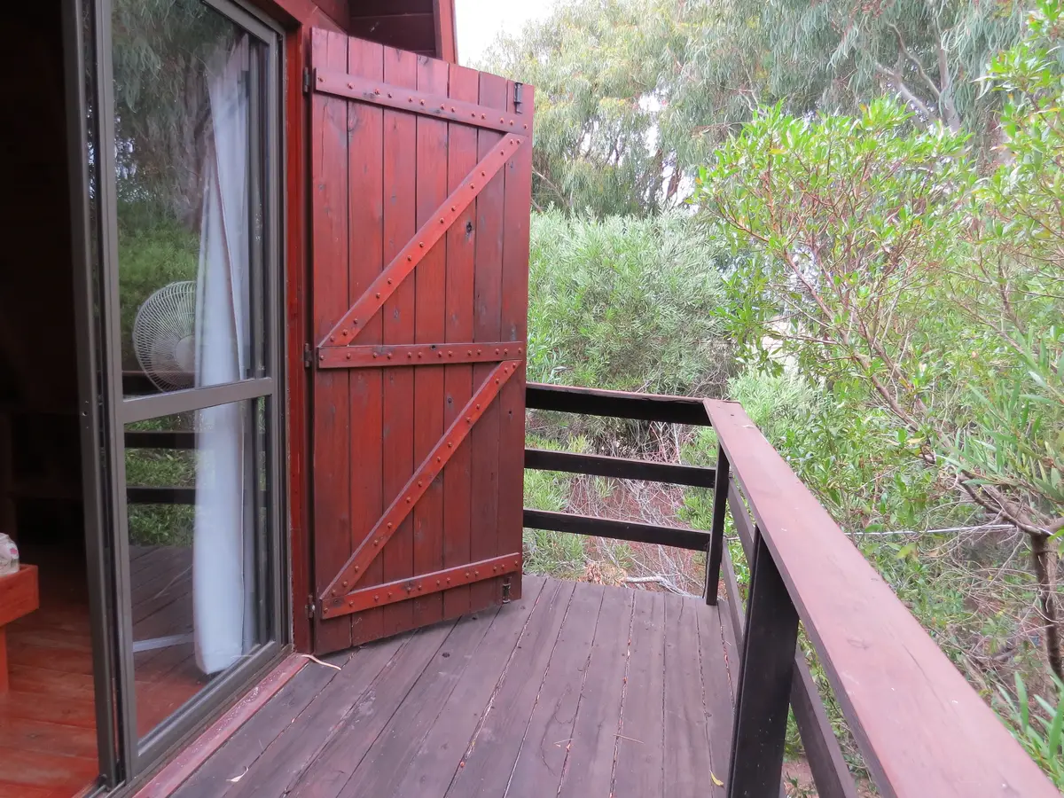 Complejo de Cabañas Alpinas + Lote Libre Frente a los Médanos – Calle 58 N°197, Costa Chica - Imagen 1