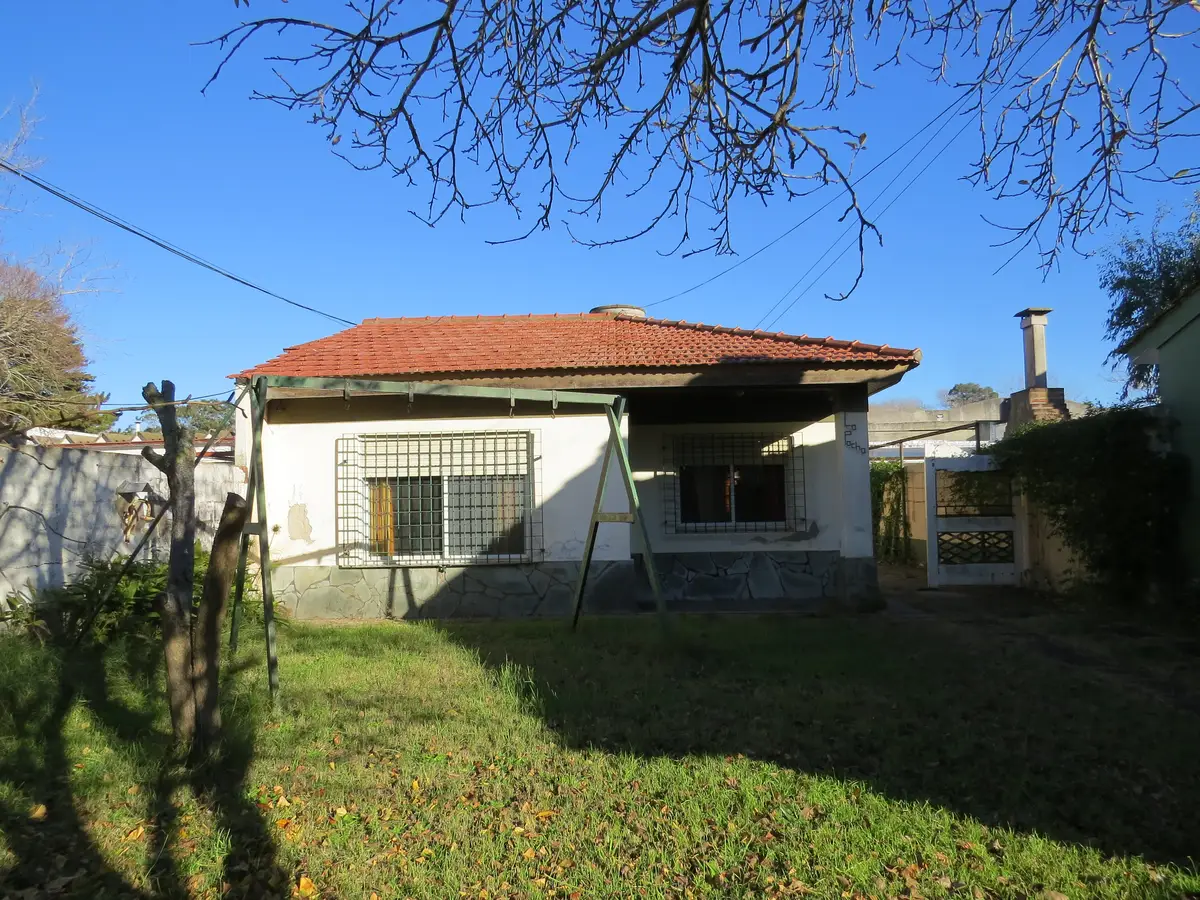 Amplia Casa con Departamento y Garaje – Calle 5 N°1867, Las Toninas