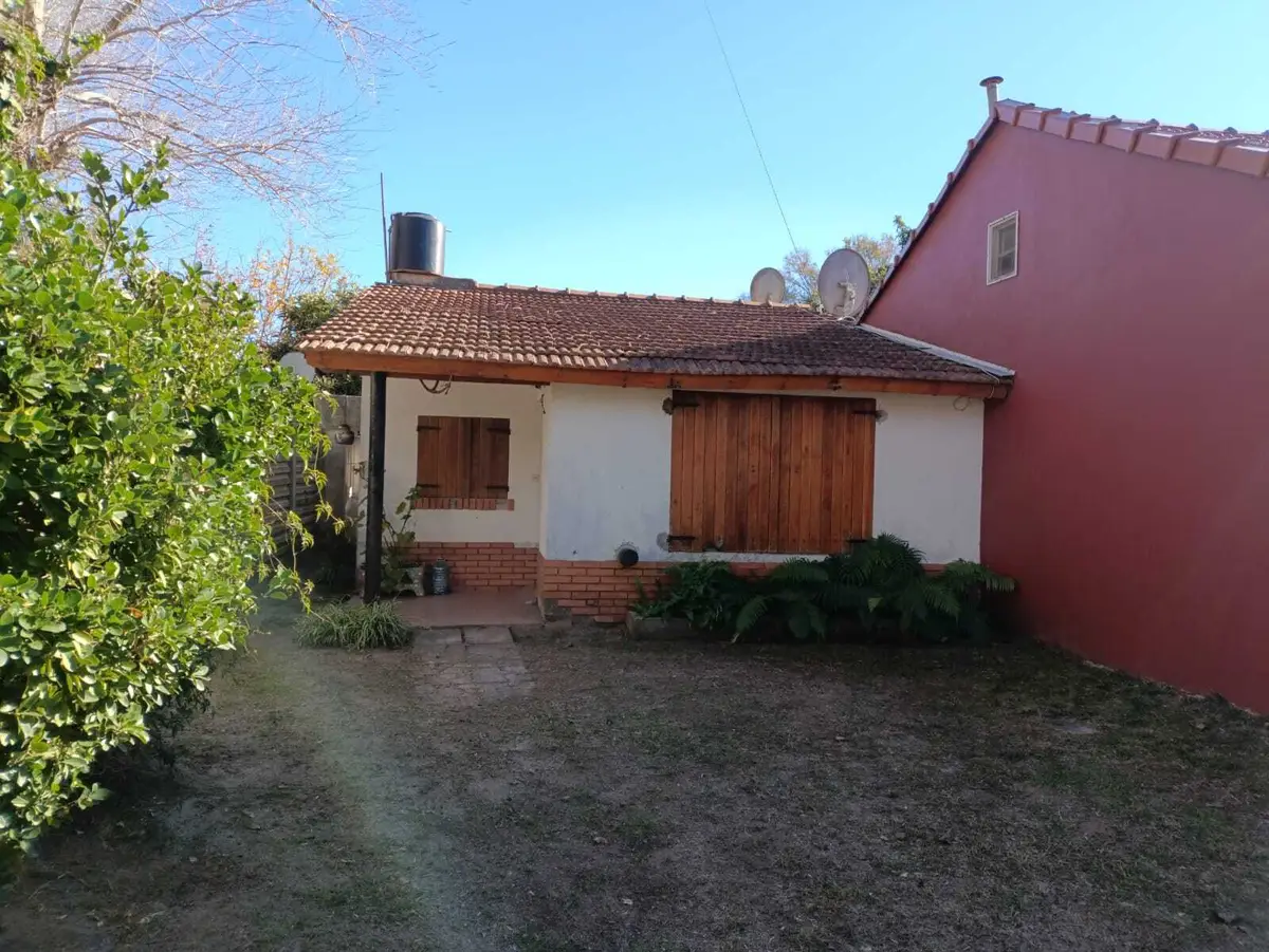 Oportunidad! Casa + departamento - Imagen 1