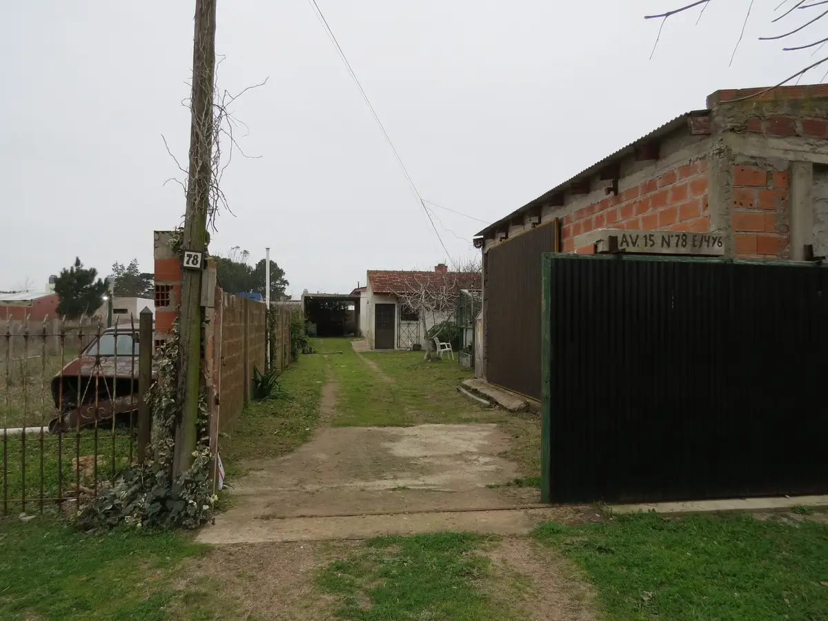 Complejo con Casa + Departamento + Galpón – Calle 15 N° 78, Las Toninas - Imagen 1