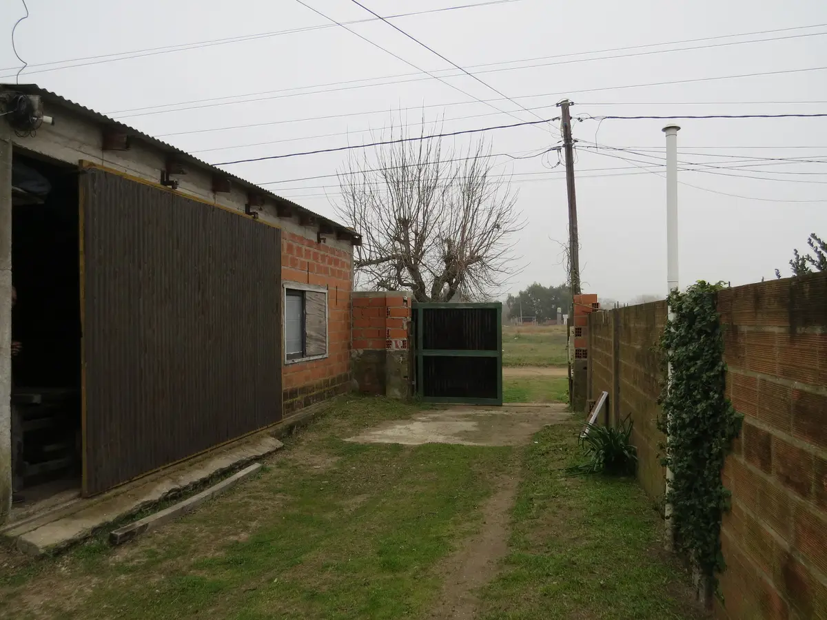 Complejo con Casa + Departamento + Galpón – Calle 15 N° 78, Las Toninas - Imagen 1