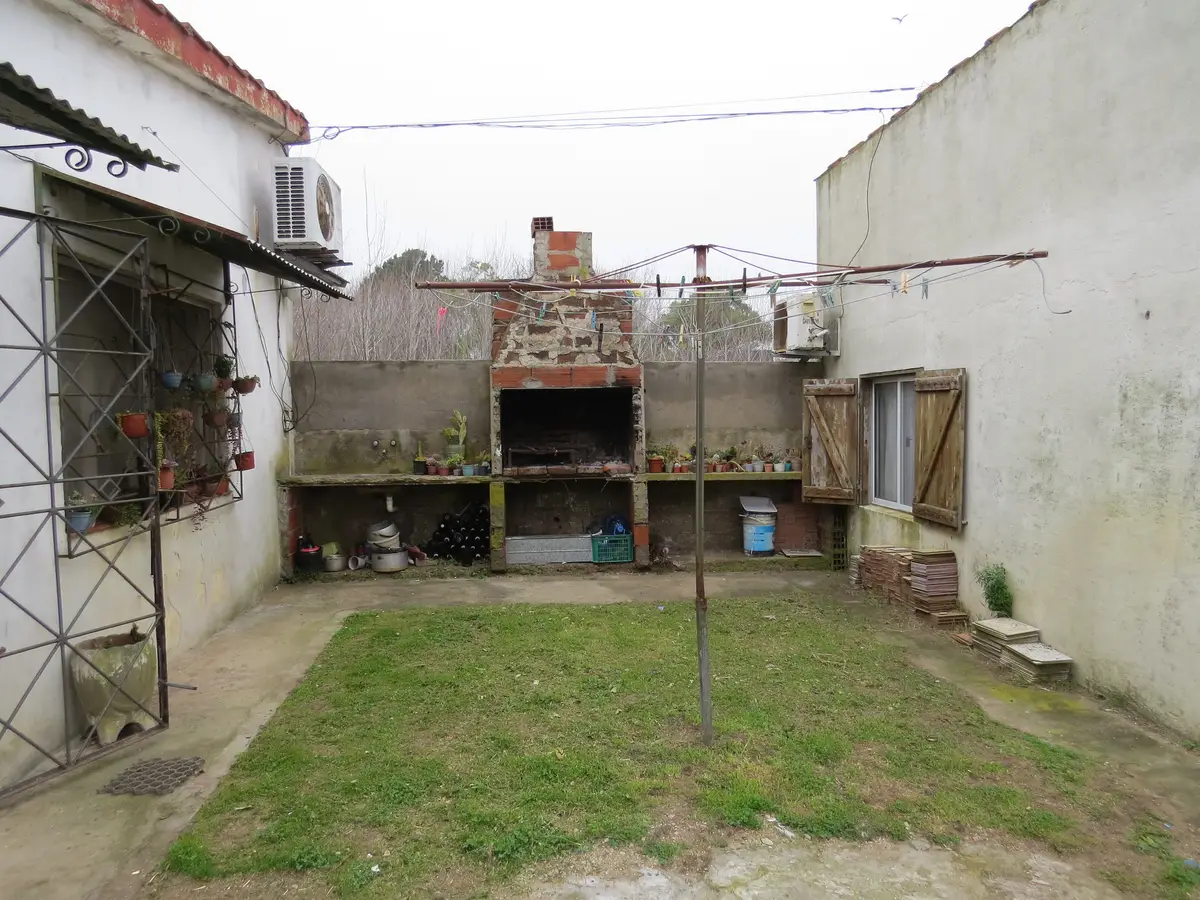 Complejo con Casa + Departamento + Galpón – Calle 15 N° 78, Las Toninas - Imagen 1