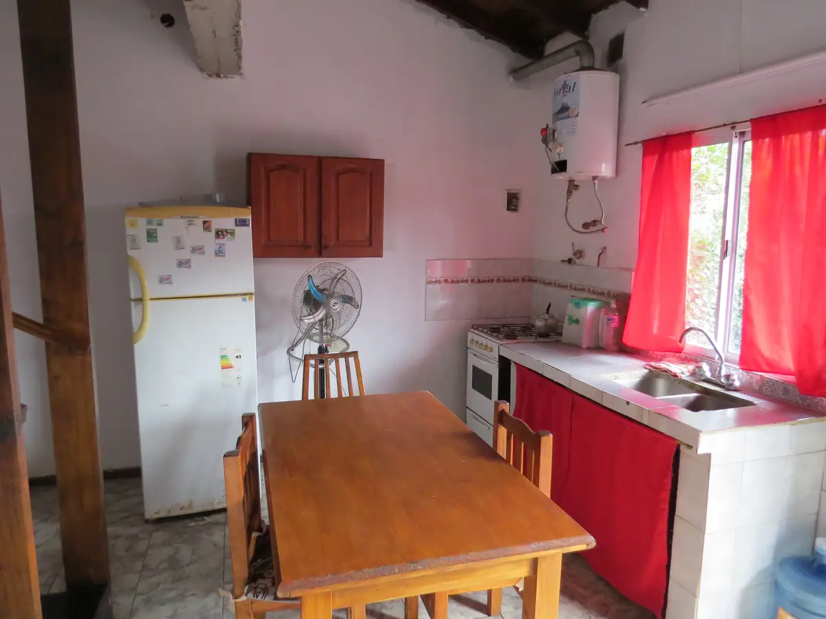 Ideal para Vivienda Multifamiliar e Inversión – Amplio Lote con 3 Construcciones - Imagen 1