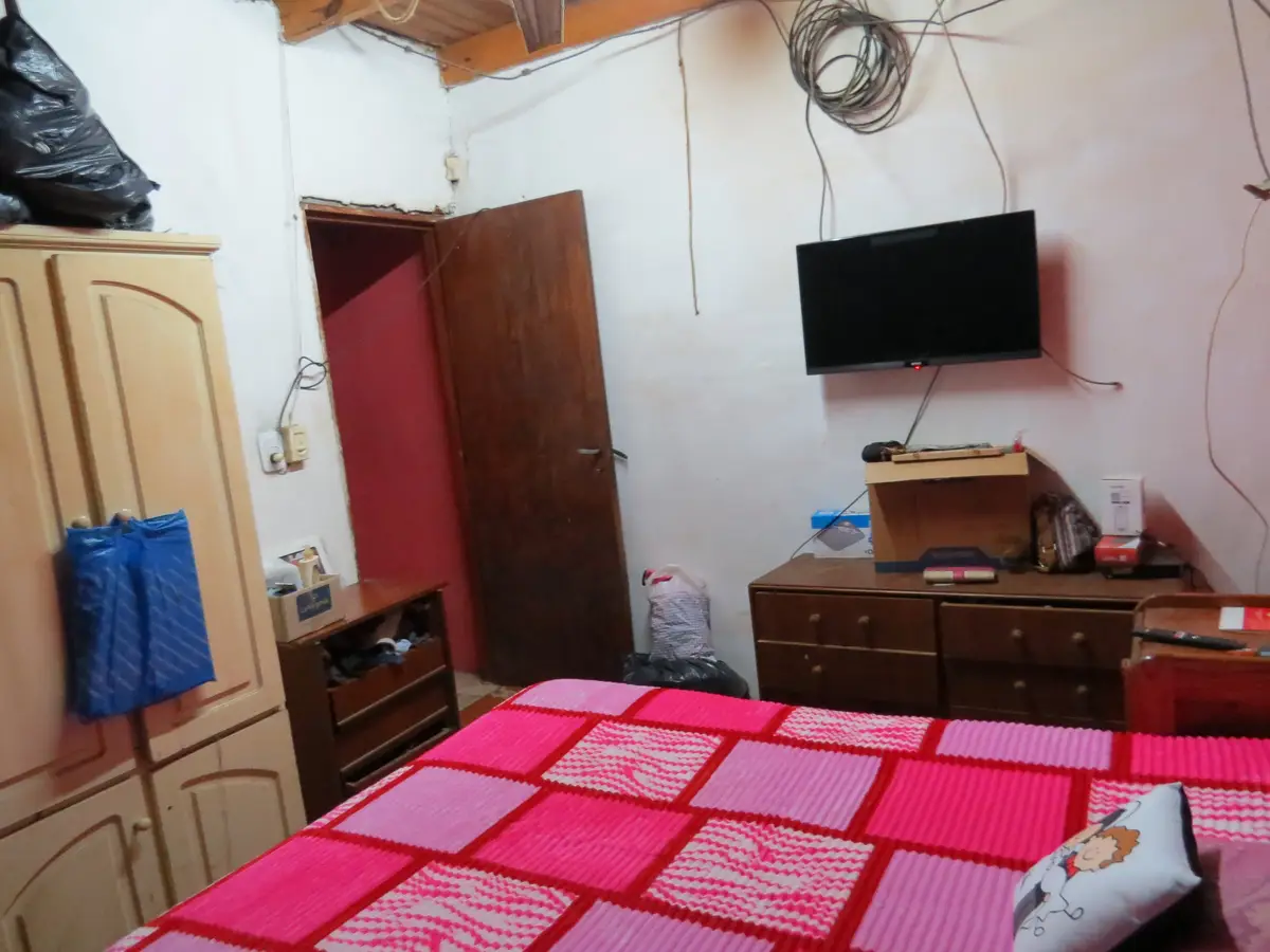 Ideal para Vivienda Multifamiliar e Inversión – Amplio Lote con 3 Construcciones - Imagen 1