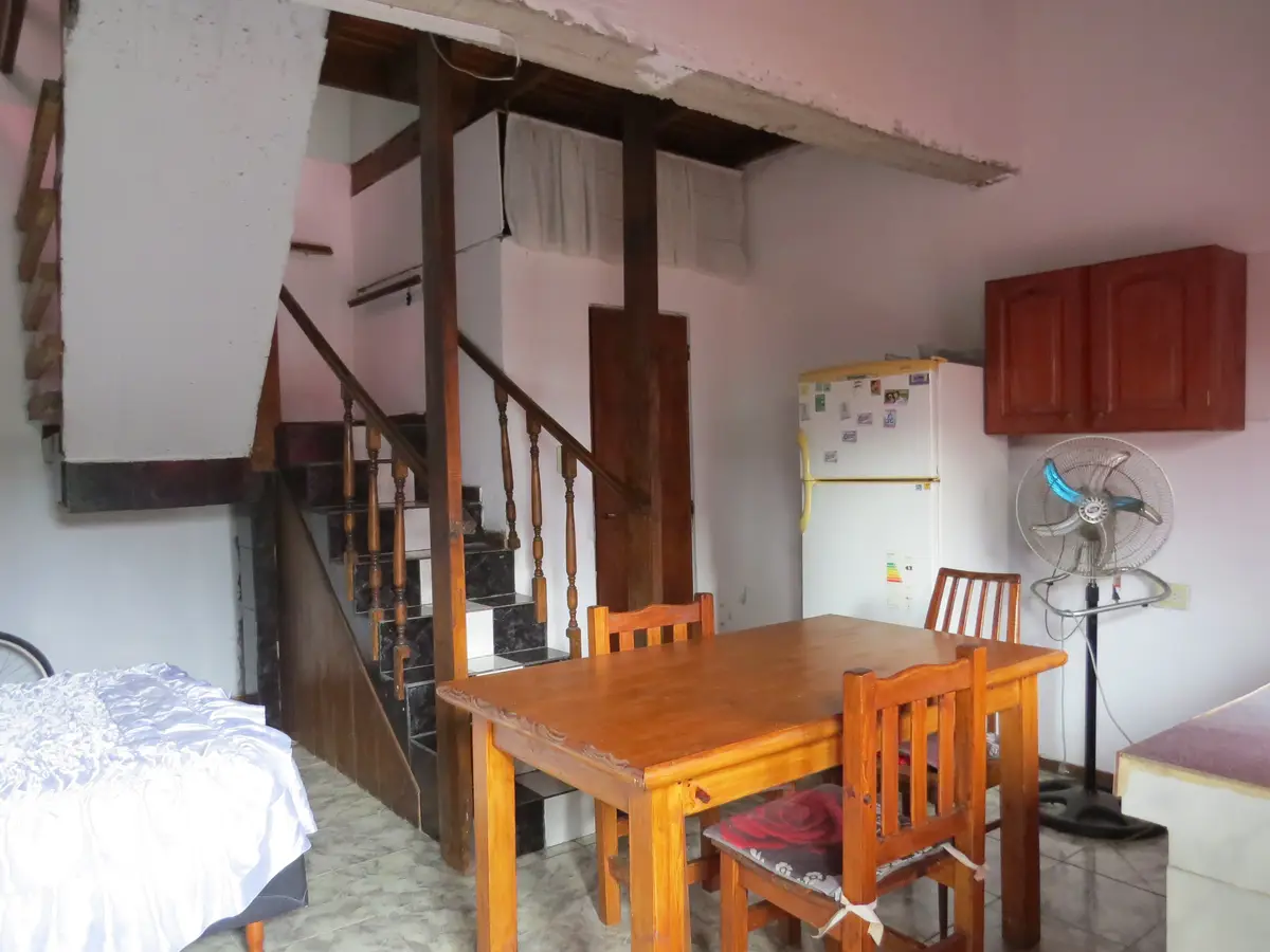 Ideal para Vivienda Multifamiliar e Inversión – Amplio Lote con 3 Construcciones - Imagen 2