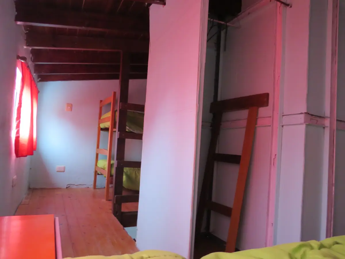 Ideal para Vivienda Multifamiliar e Inversión – Amplio Lote con 3 Construcciones - Imagen 5