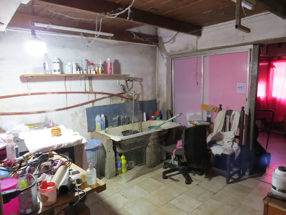 Ideal para Vivienda Multifamiliar e Inversión – Amplio Lote con 3 Construcciones - Imagen 12
