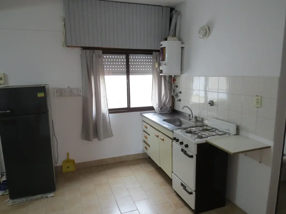 Excelente Ubicación a Pasos del Mar con Vista al Mar – 3 Ambientes - Imagen 2