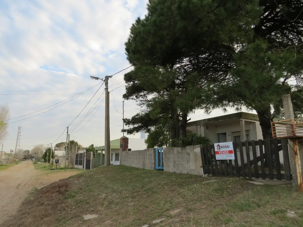 Tres Construcciones y Amplio Espacio Exterior – Oportunidad de Inversión en Las Toninas - Imagen 3