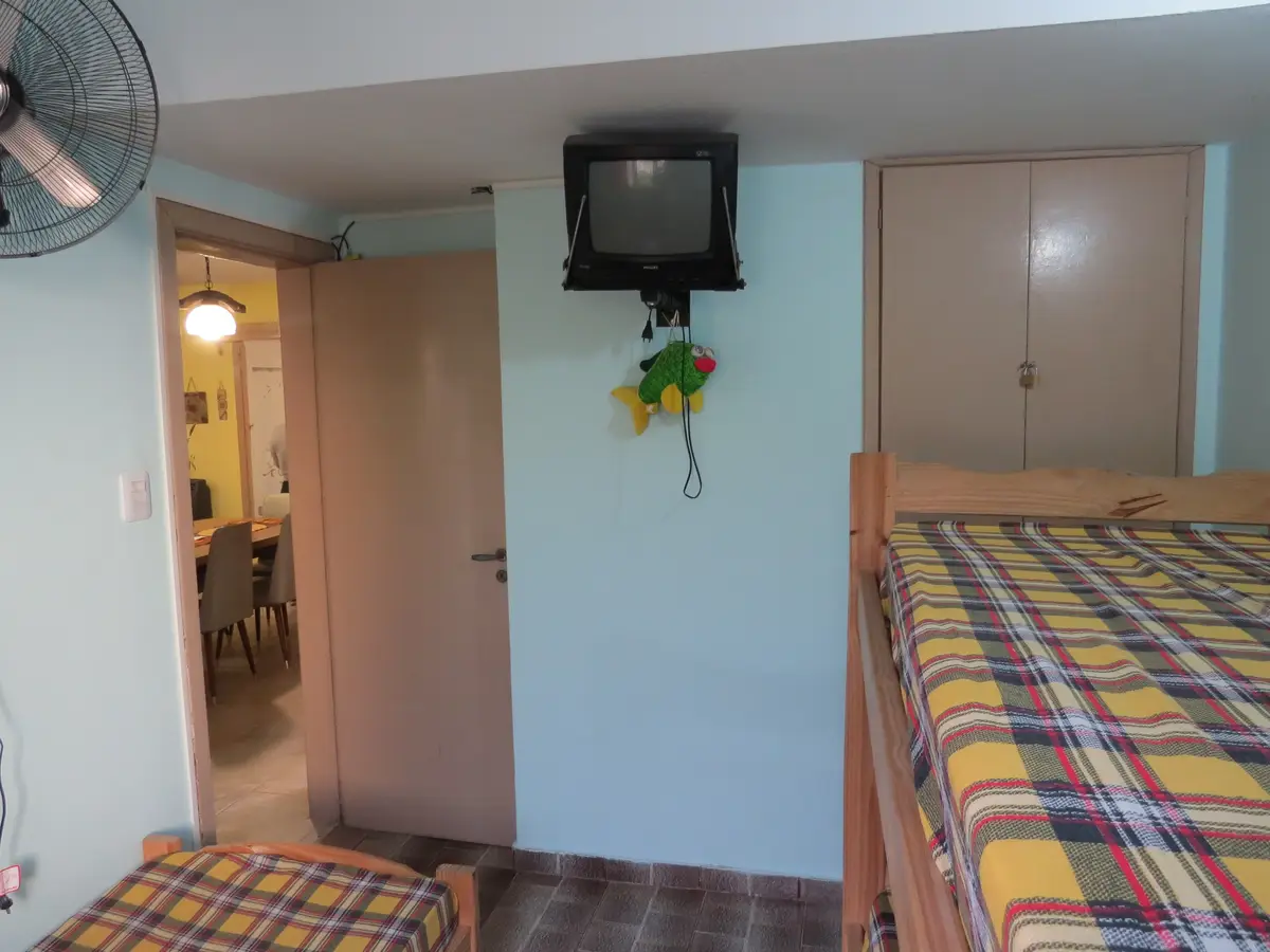 Amplio Chalet con Gran Parque, Quincho y Excelente Ubicación – Las Toninas - Imagen 7
