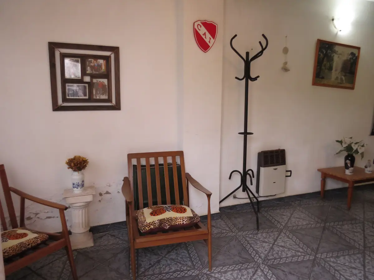Dúplex de Dimensiones Extraordinarias con Jardín, Balcón y Espacio para Varios Vehículos - Imagen 7