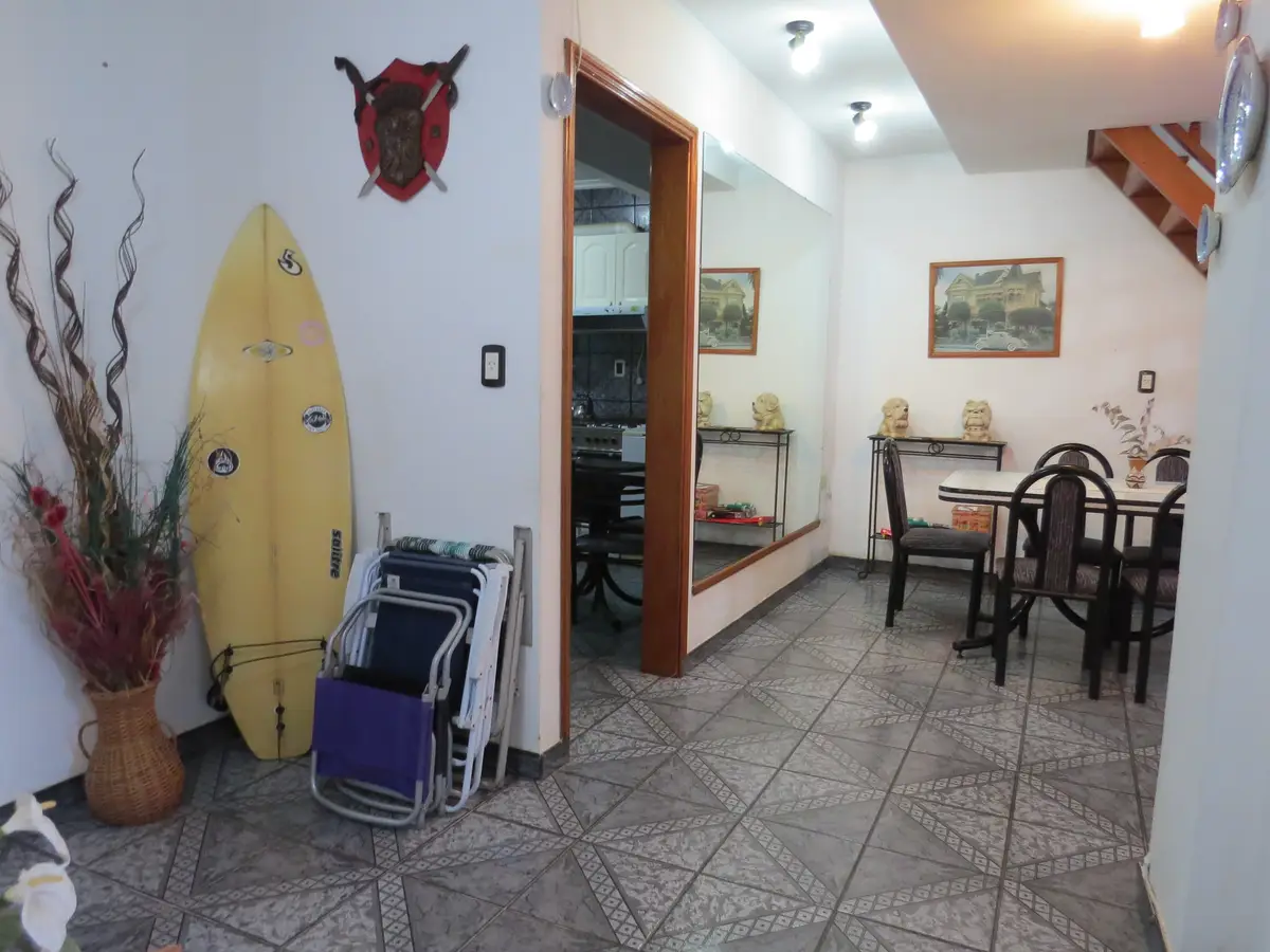 Dúplex de Dimensiones Extraordinarias con Jardín, Balcón y Espacio para Varios Vehículos - Imagen 8
