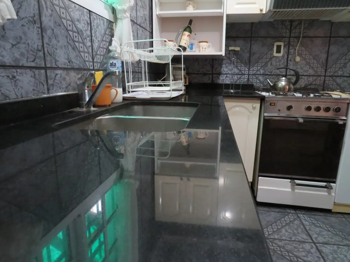 Dúplex de Dimensiones Extraordinarias con Jardín, Balcón y Espacio para Varios Vehículos - Imagen 5
