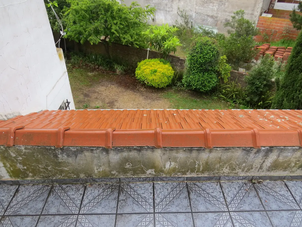 Dúplex de Dimensiones Extraordinarias con Jardín, Balcón y Espacio para Varios Vehículos - Imagen 3