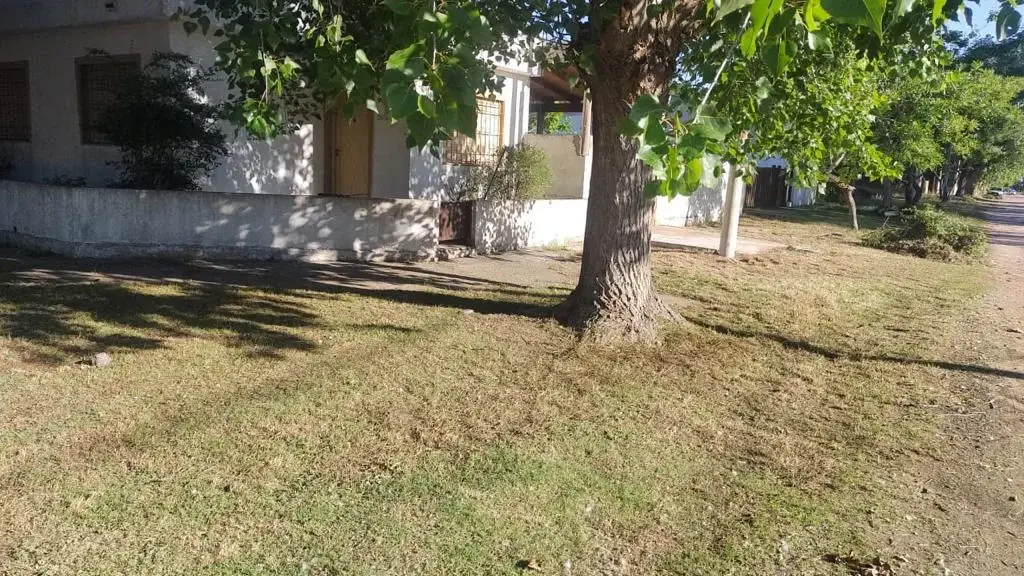 Casa Esquinera con Cochera y Galería Nueva – Calle 14 esq. Av. 7, Las Toninas